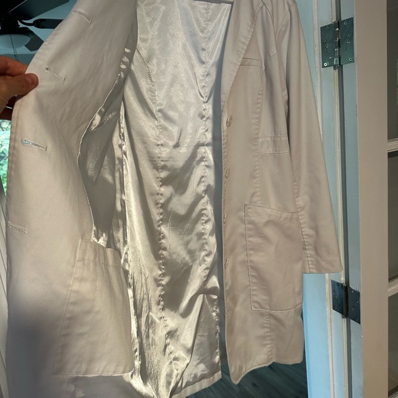 FIGS Aurora Lab Coat - Picture 11 of 14